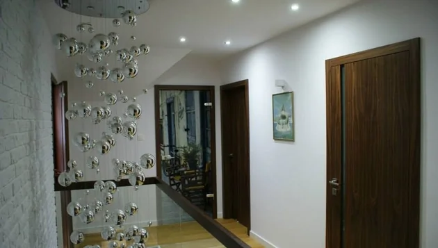 tip-article-image-Drzwi ukryte – idealne rozwiązanie do wnętrz w stylu loft, glamour i skandynawskim