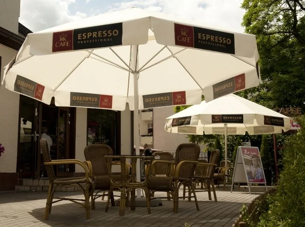 tip-article-image-Parasol reklamowy z nadrukiem - doskonała promocja dla branży HoReCa
