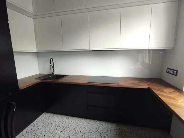tip-article-image-Nowoczesne aranżacje z panelami szklanymi Szklany Decor - co czeka w ofercie?