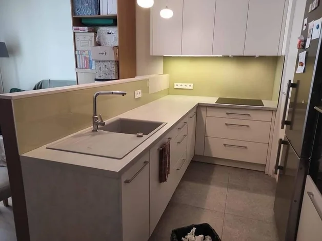 tip-article-image-Nowoczesne aranżacje z panelami szklanymi Szklany Decor - co czeka w ofercie?
