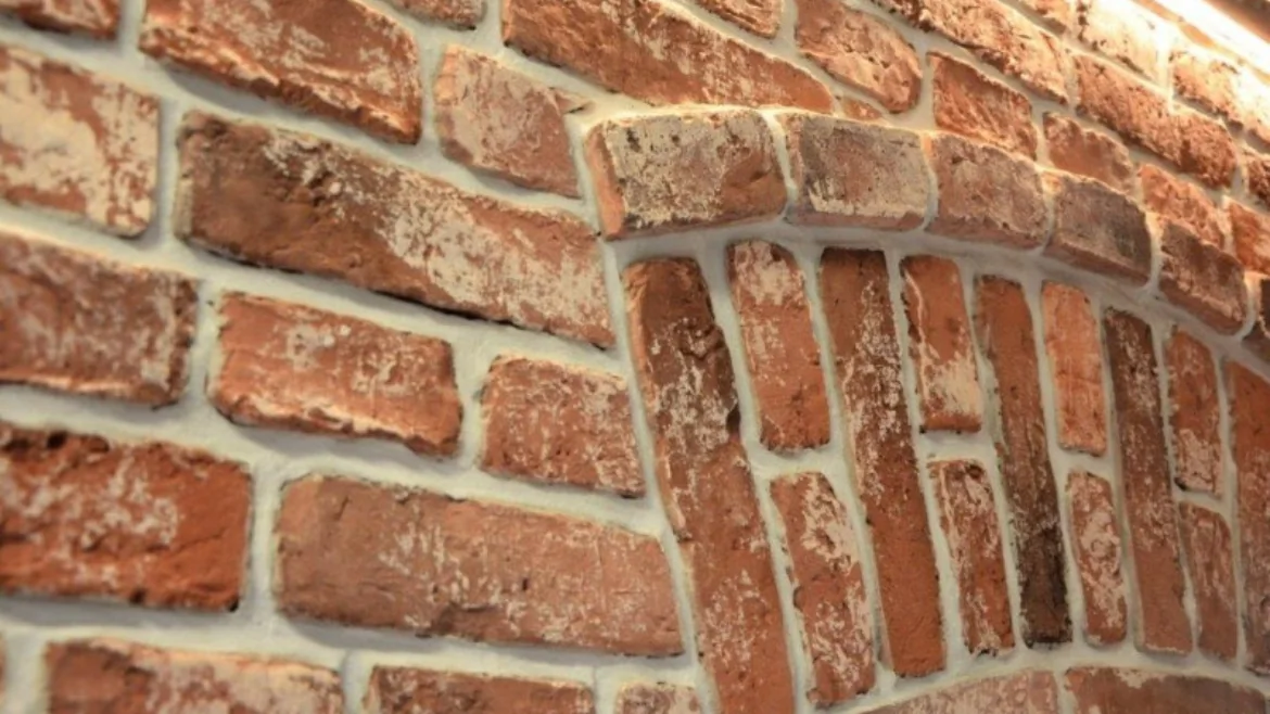 Cegła na ścianie, czyli 5 pomysłów na ponadczasowe aranżacje-tip-image