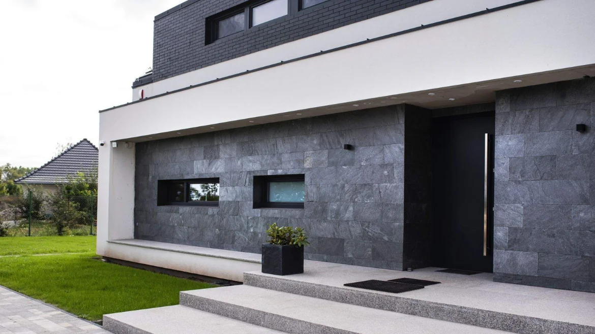 Płyty z łupka Silver Grey na elewacjach budynków - pozwól się zainspirować!-tip-image